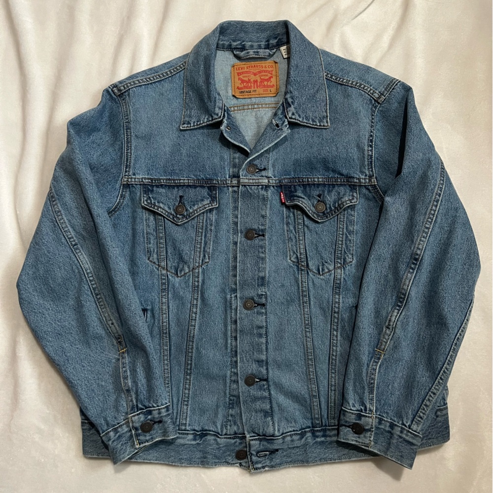 SOLD Levi's Light Wash Vintage Fit Denim Jacket Men’s Size L